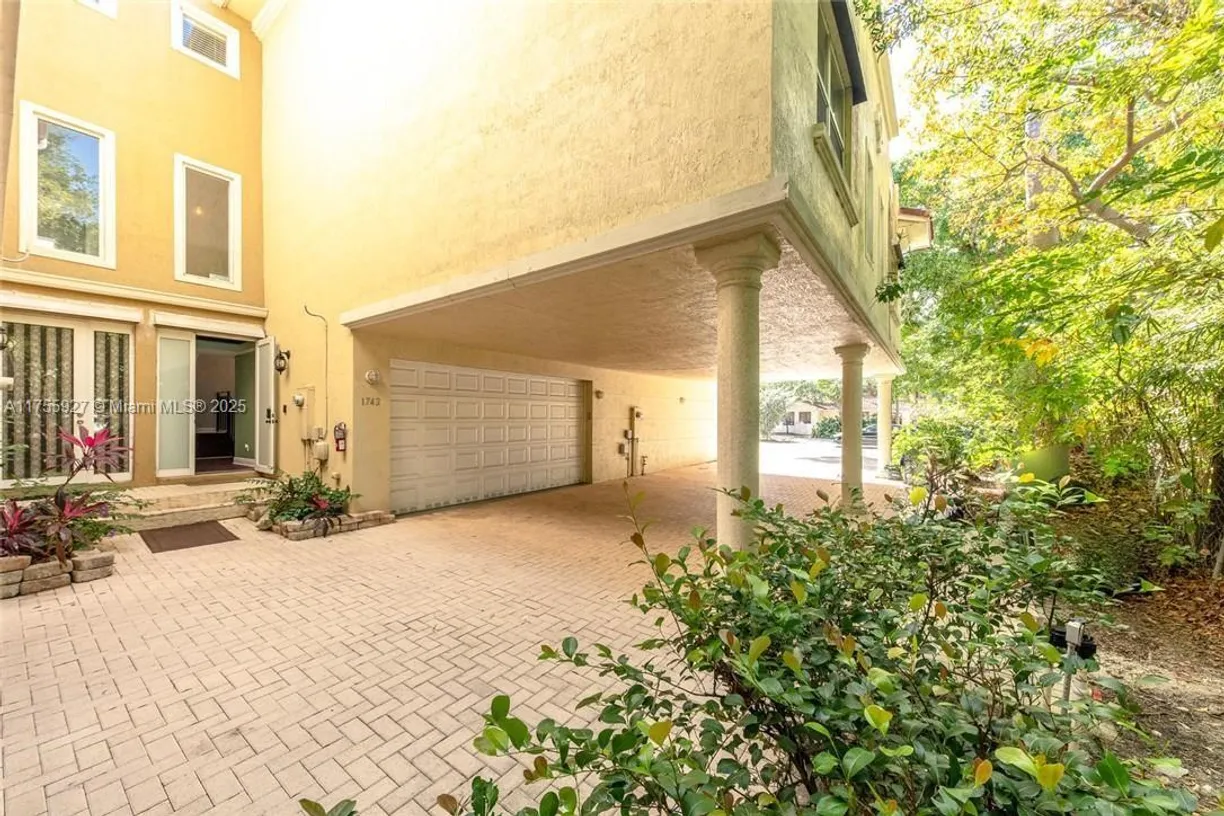 South Florida Real Estate | View 1740-1746 N Dixie Hwy | Listing