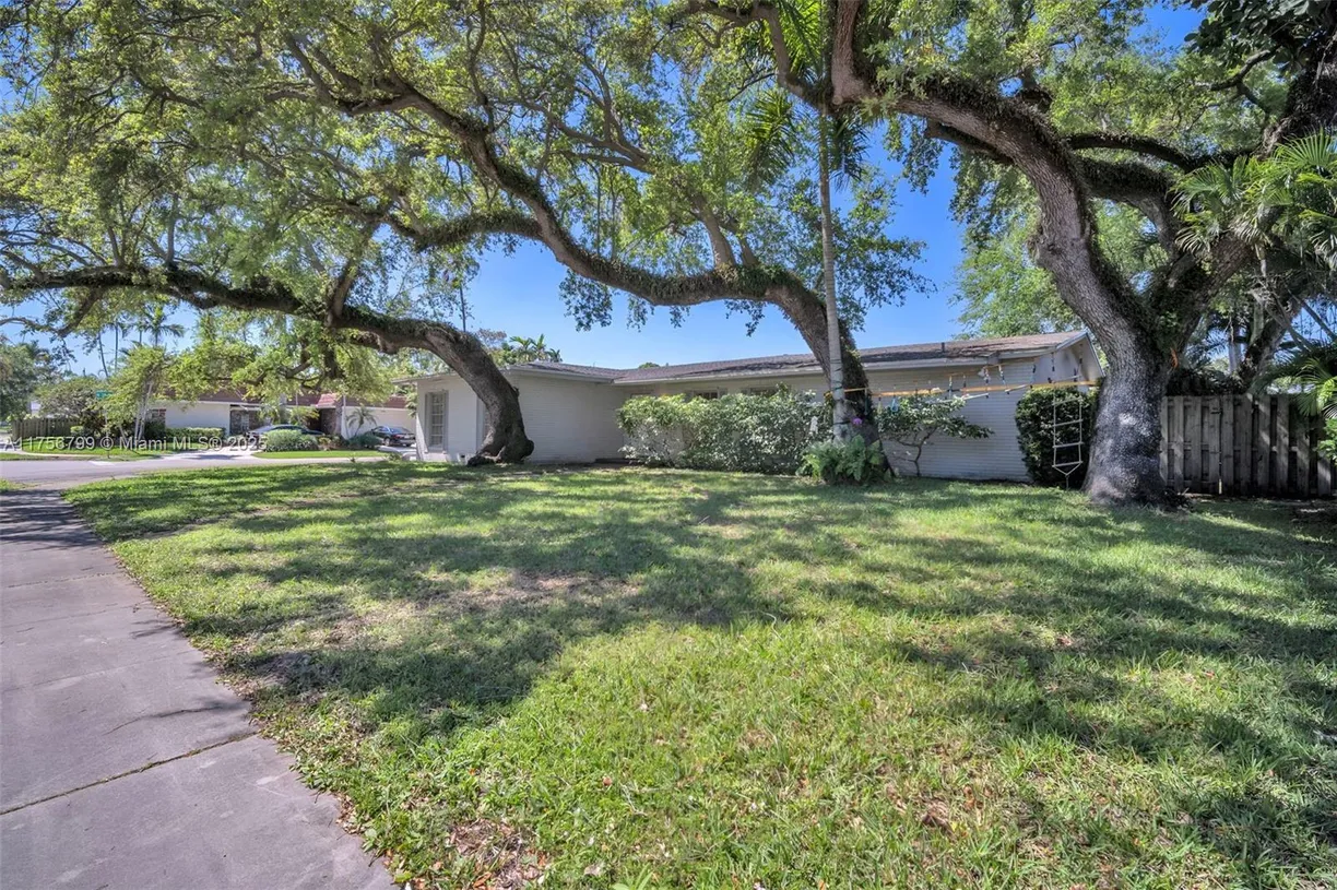 South Florida Real Estate | View 3370 N 47th Ave, 00 | Listing