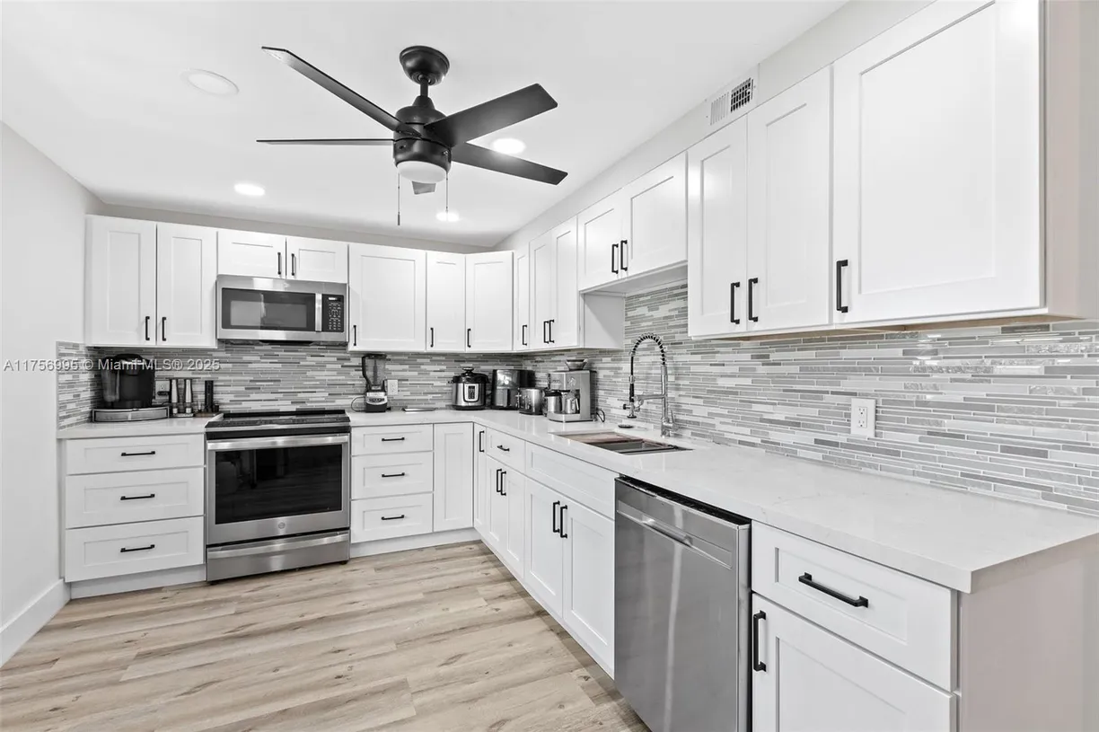 South Florida Real Estate | View 802 Cypress Grove Ln, 409 | 3 Beds, 2 Baths