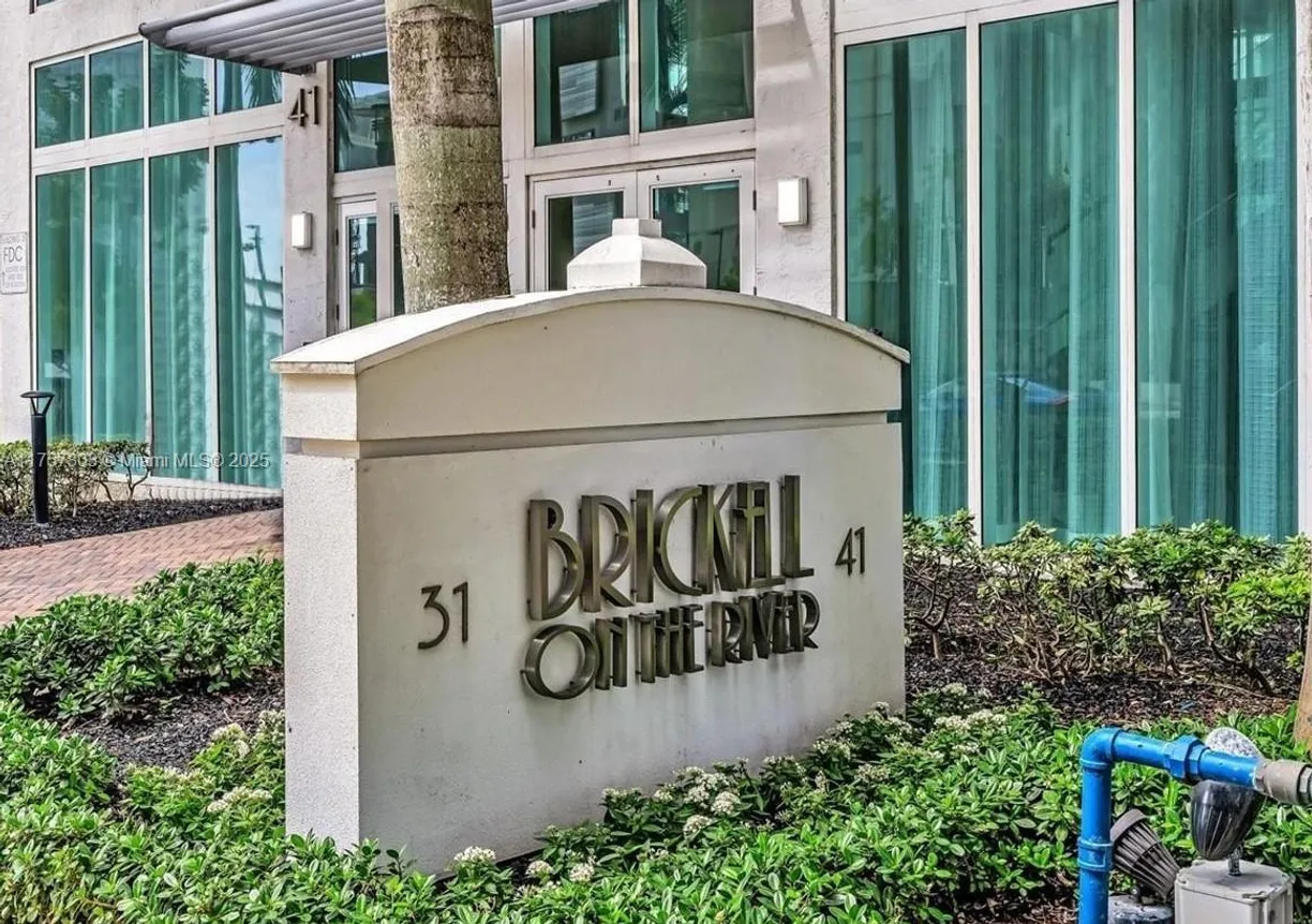 South Florida Real Estate | View 41 SE 5th St, 2215 | 1 Bed, 1 Bath