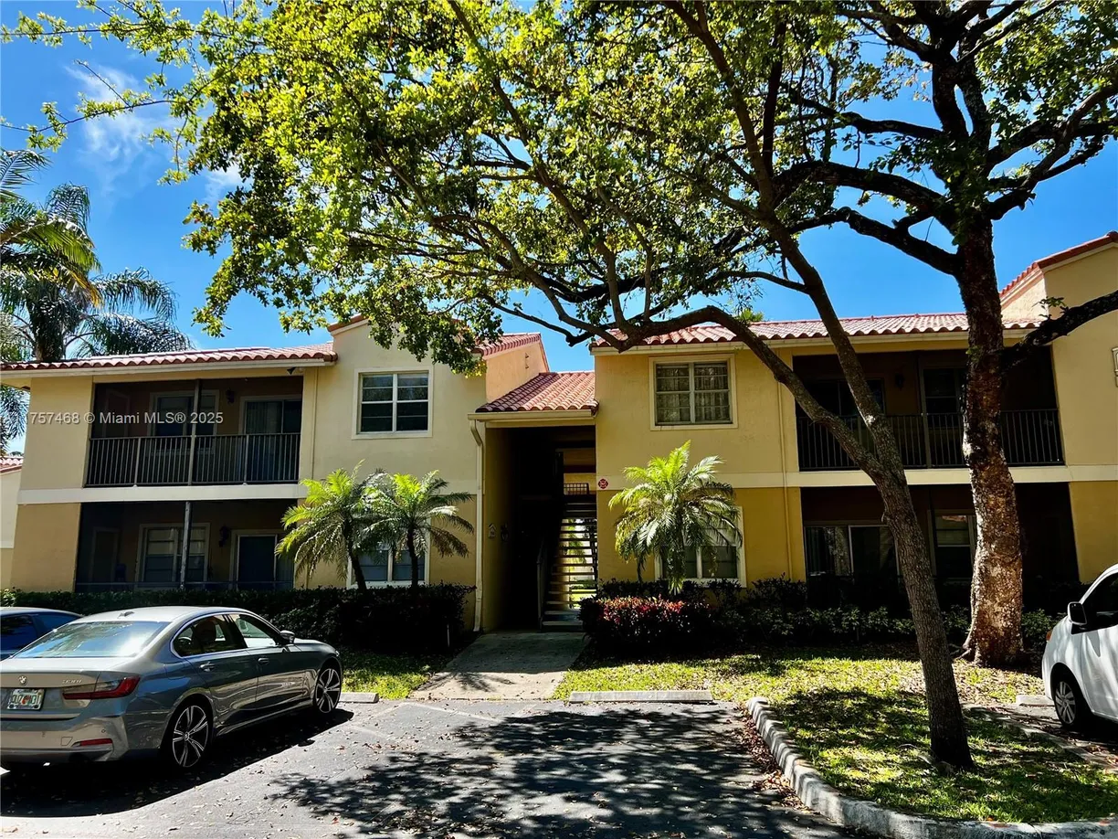 South Florida Real Estate | View 1239 SW 46th Ave, 905 | 1 Bed, 1 Bath