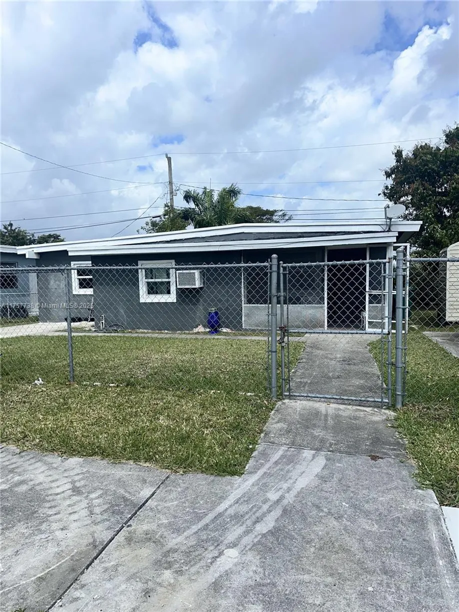 South Florida Real Estate | View 528 NW 10th St | Listing