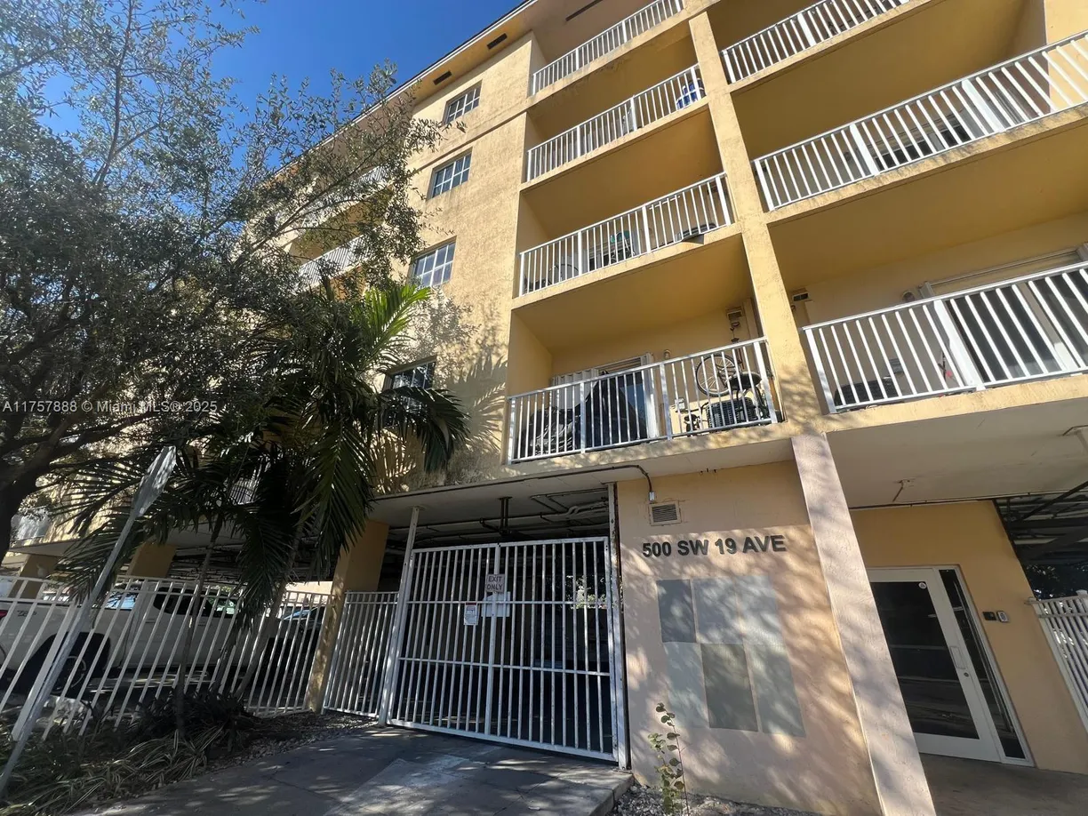 South Florida Real Estate | View 500 SW 19th Ave, 203 | 2 Beds, 2 Baths