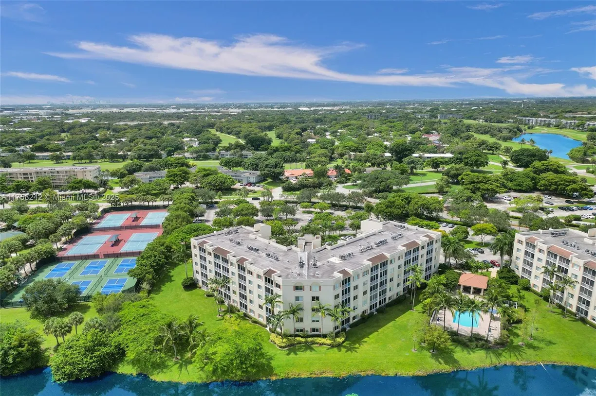 South Florida Real Estate | View 3500 Oaks Clubhouse Dr, 501 | 3 Beds, 2 Baths