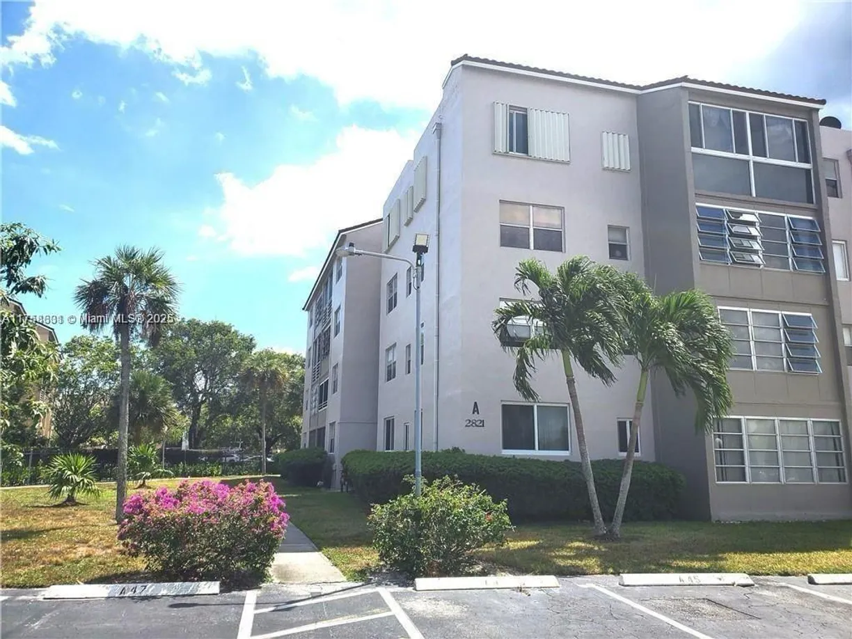 South Florida Real Estate | View 2821 Somerset Dr, 209 | Listing