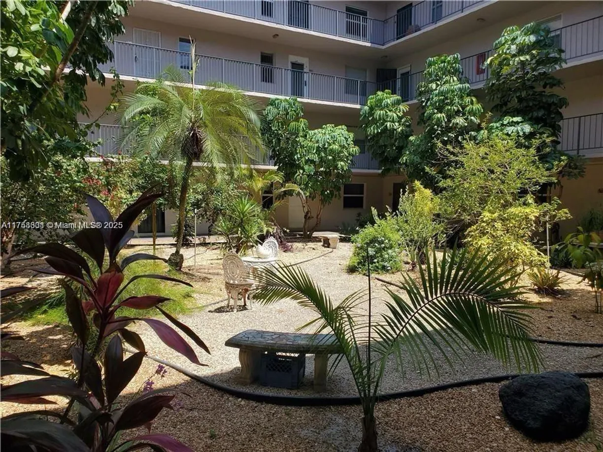 South Florida Real Estate | View 2821 Somerset Dr, 209 | Listing