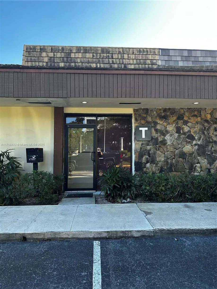 South Florida Real Estate | View 4700 Sheridan St, T