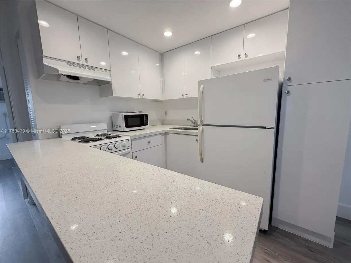 South Florida Real Estate | View 5192 NE 6th Ave, 832 | 1 Bed, 1 Bath
