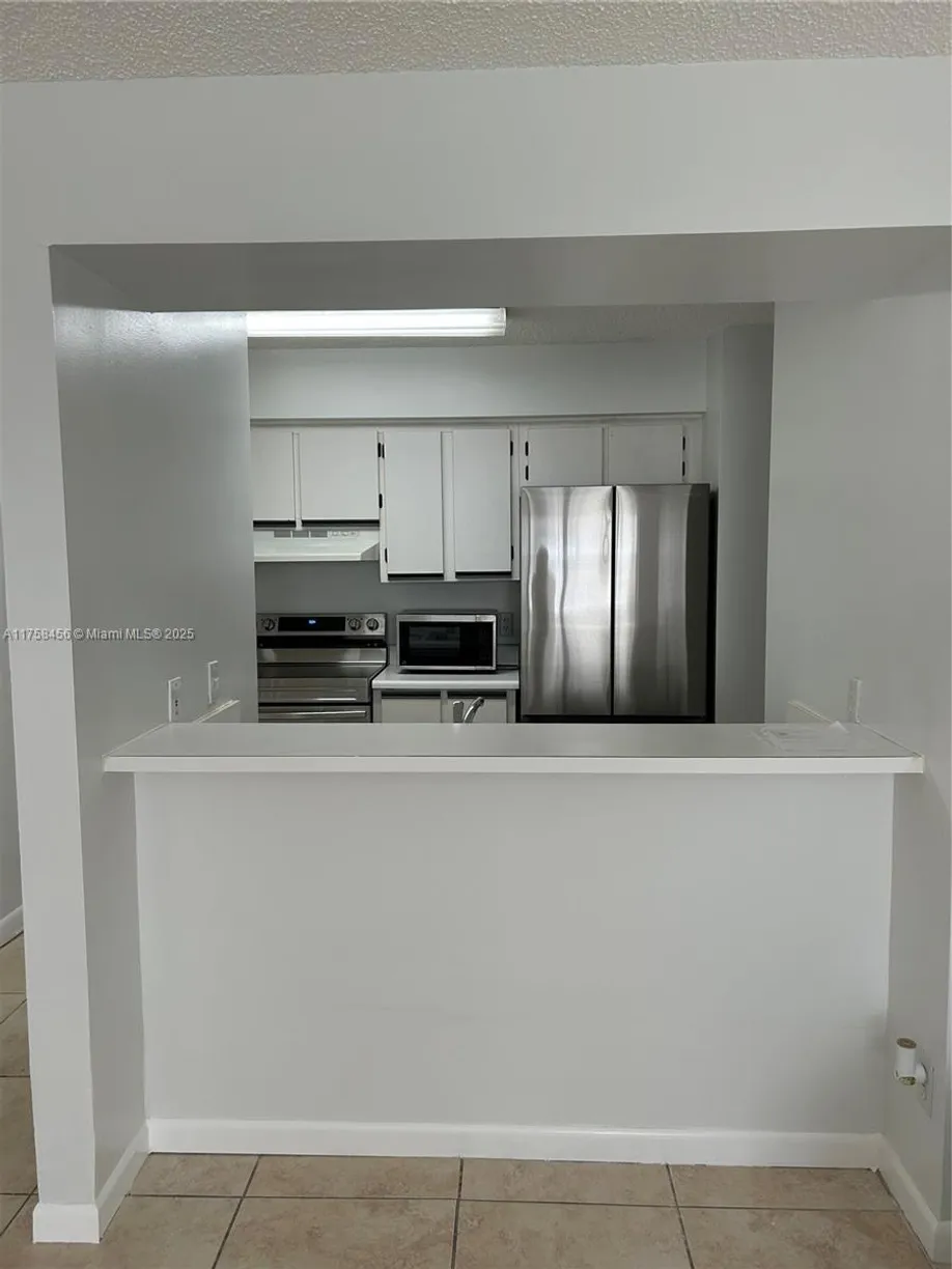 South Florida Real Estate | View 540 S Park Rd, 18-9 | 1 Bed, 1 Bath