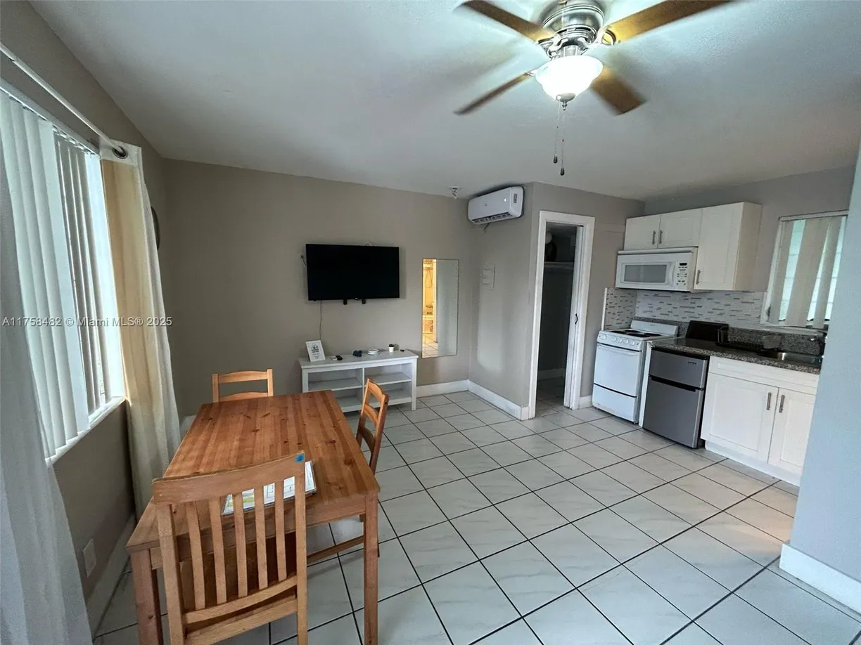 South Florida Real Estate | View 90 Isle Of Venice Dr, 7 | 1 Bath