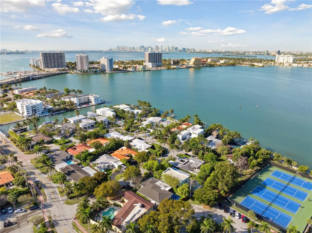 South Florida Real Estate | View 1000 S Shore Dr | 3 Beds, 2 Baths