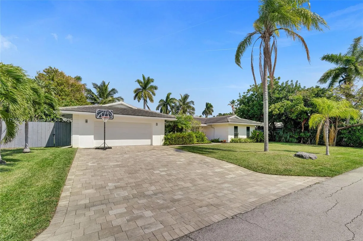 South Florida Real Estate | View 2817 NE 26th St | Listing