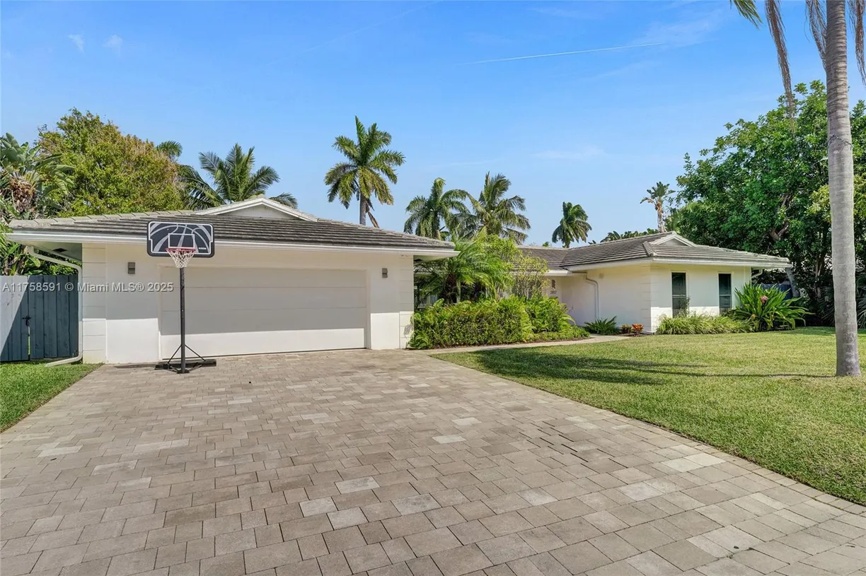South Florida Real Estate | View 2817 NE 26th St | Listing