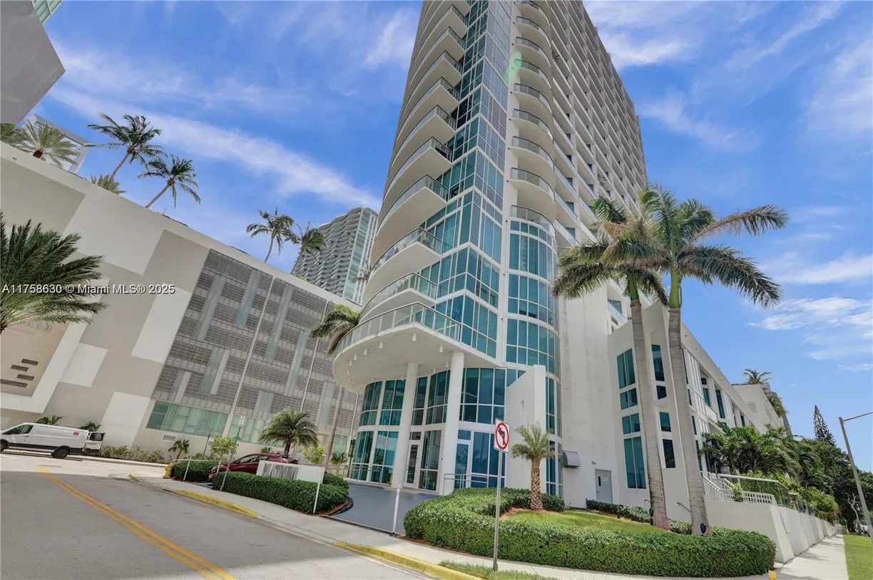 South Florida Real Estate | View 480 NE 30th, 1605 | 2 Beds, 2 Baths