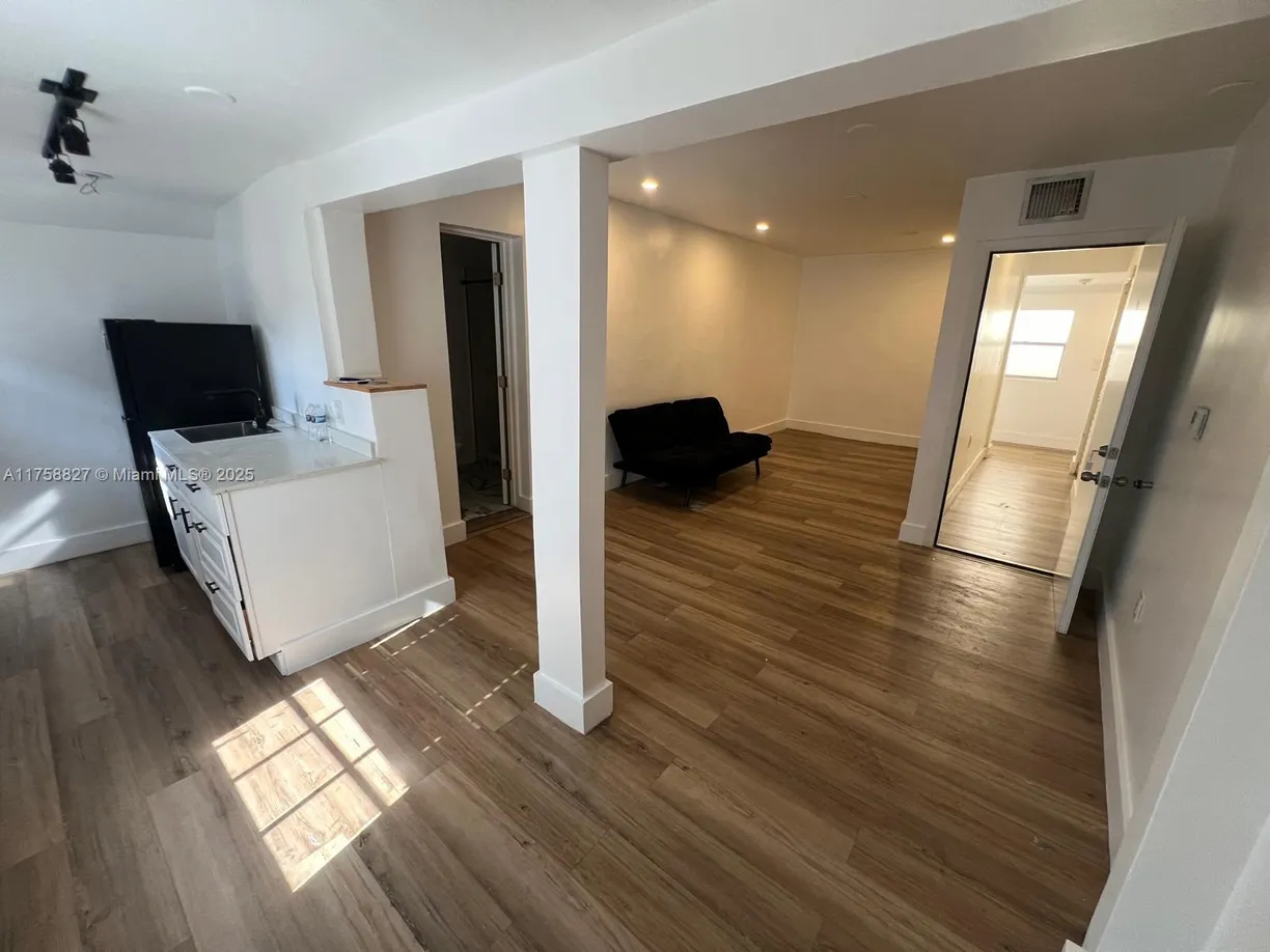 South Florida Real Estate | View 453 NW 25th Ct, 5E | 1 Bed, 1 Bath