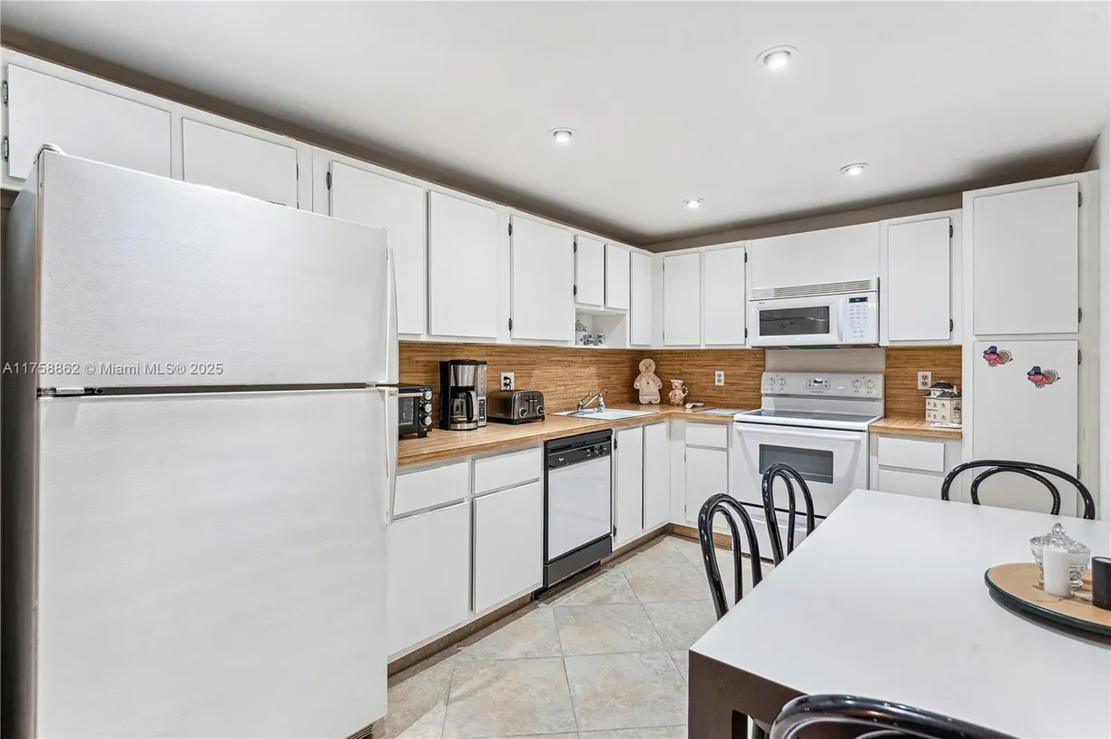 South Florida Real Estate | View 3800 Oaks Clubhouse Dr, 307 | Listing