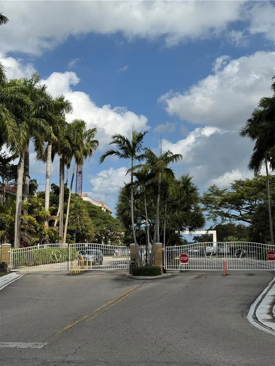 South Florida Real Estate | View 460 S Park Rd, 6-103 | Listing