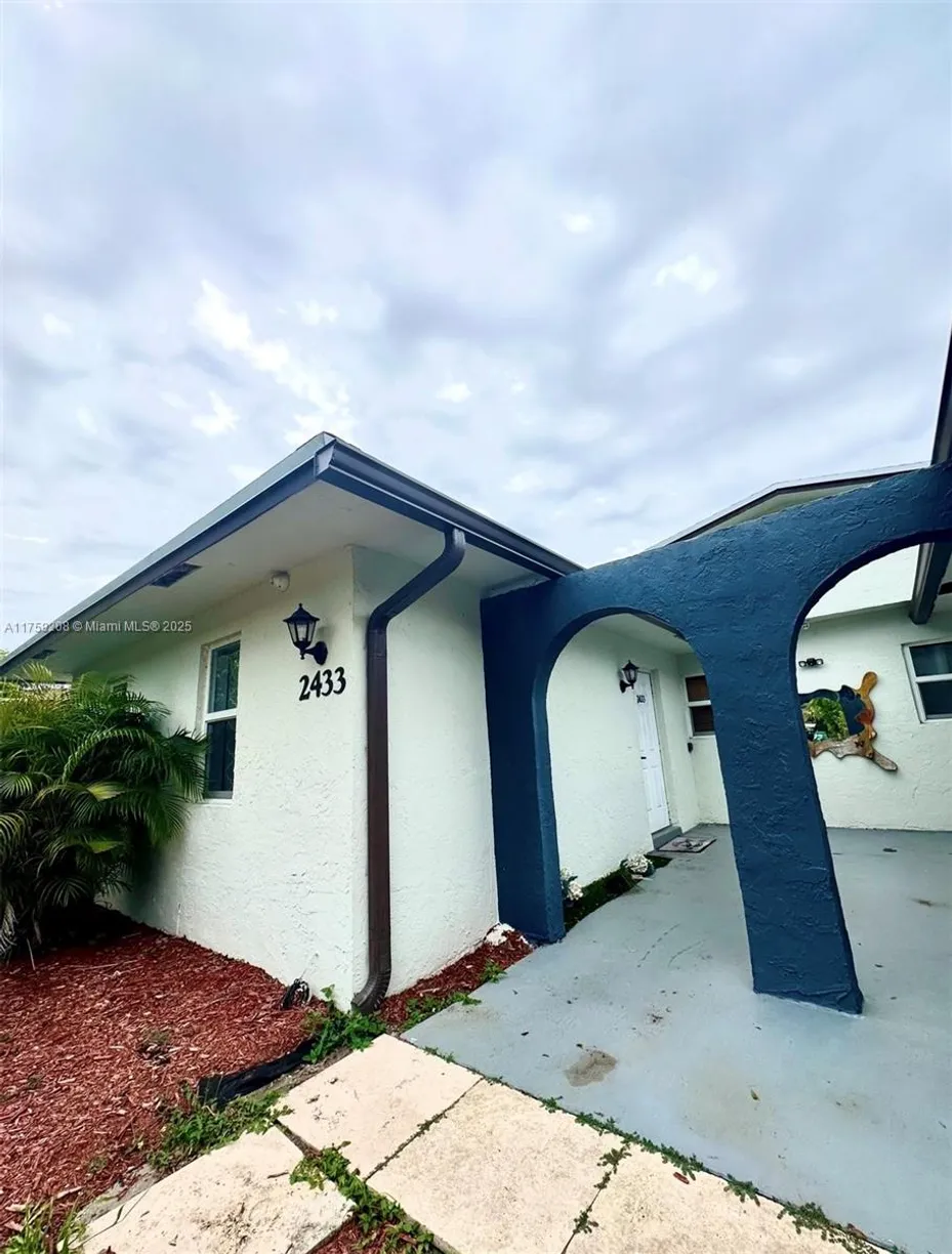 South Florida Real Estate | View 2433 SW 58 Mnr, 2433 | Listing