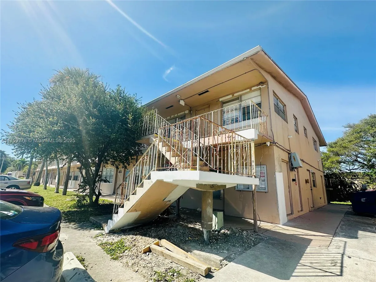 South Florida Real Estate | View 230 SW 11th Ave, 16 | 1 Bed, 1 Bath