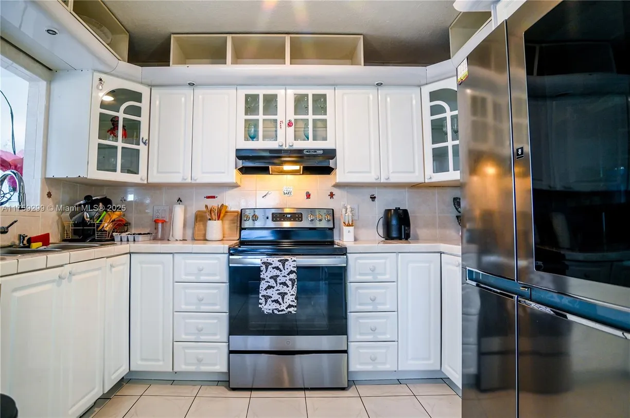 South Florida Real Estate | View 4164 Inverrary Dr, 601 | Listing