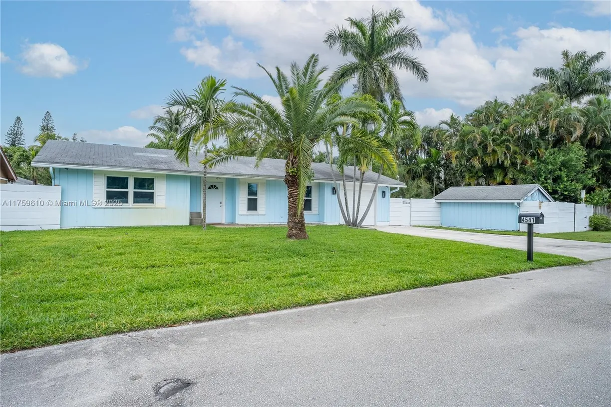 South Florida Real Estate | View 4541 SW 28th Ter | Listing