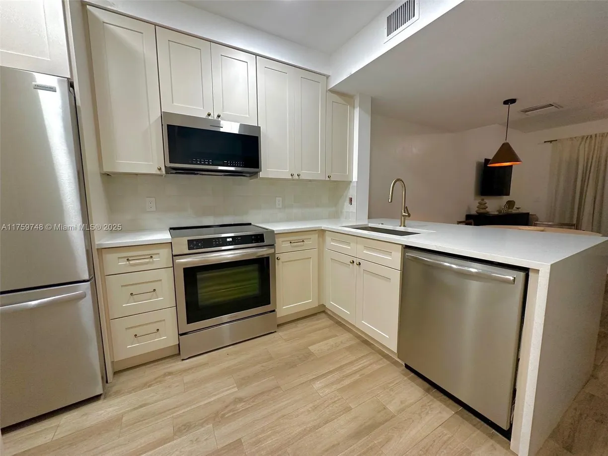South Florida Real Estate | View 25 Simonton Cir, 25 | 2 Beds, 1 Bath