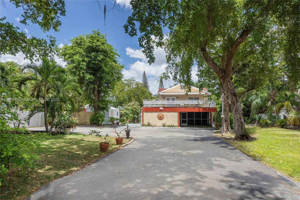 South Florida Real Estate | View 30 SW 5th St, 1 | Listing