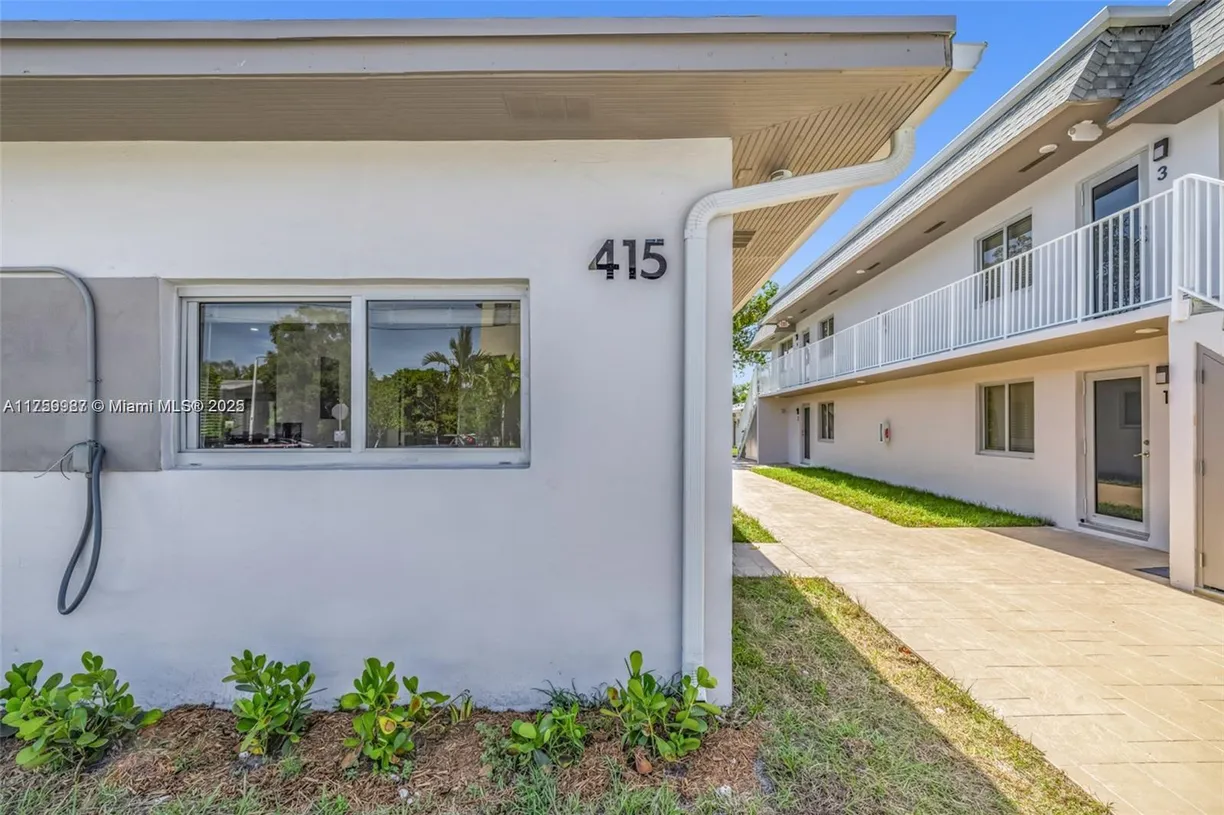 South Florida Real Estate | View 415 SE 3rd Ave, 5 | 1 Bed, 1 Bath