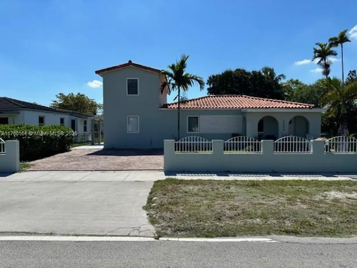 South Florida Real Estate | View 6550 SW 37th St, 2 | 2 Beds, 1 Bath