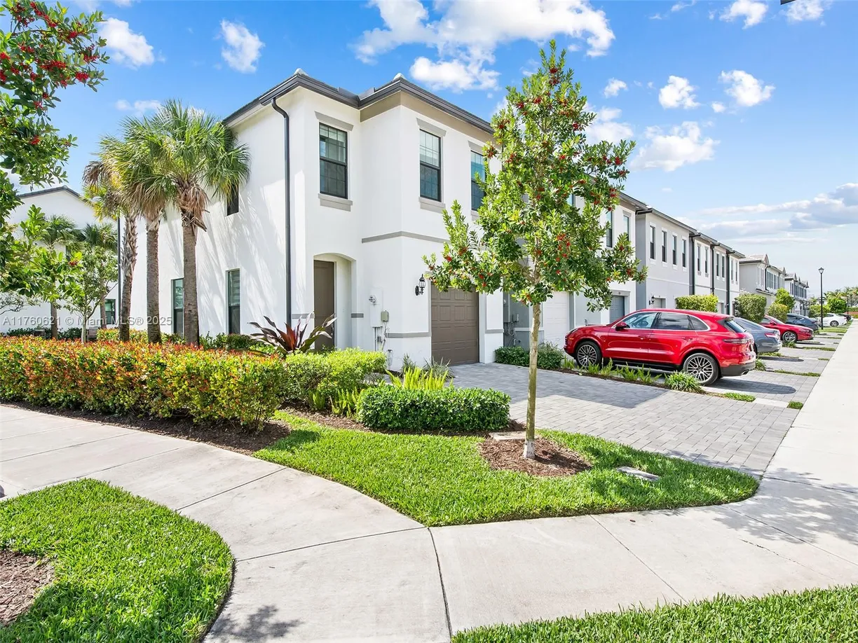 South Florida Real Estate | View 2102 N Appleton Cir N, 2102 | 3 Beds, 2 Baths