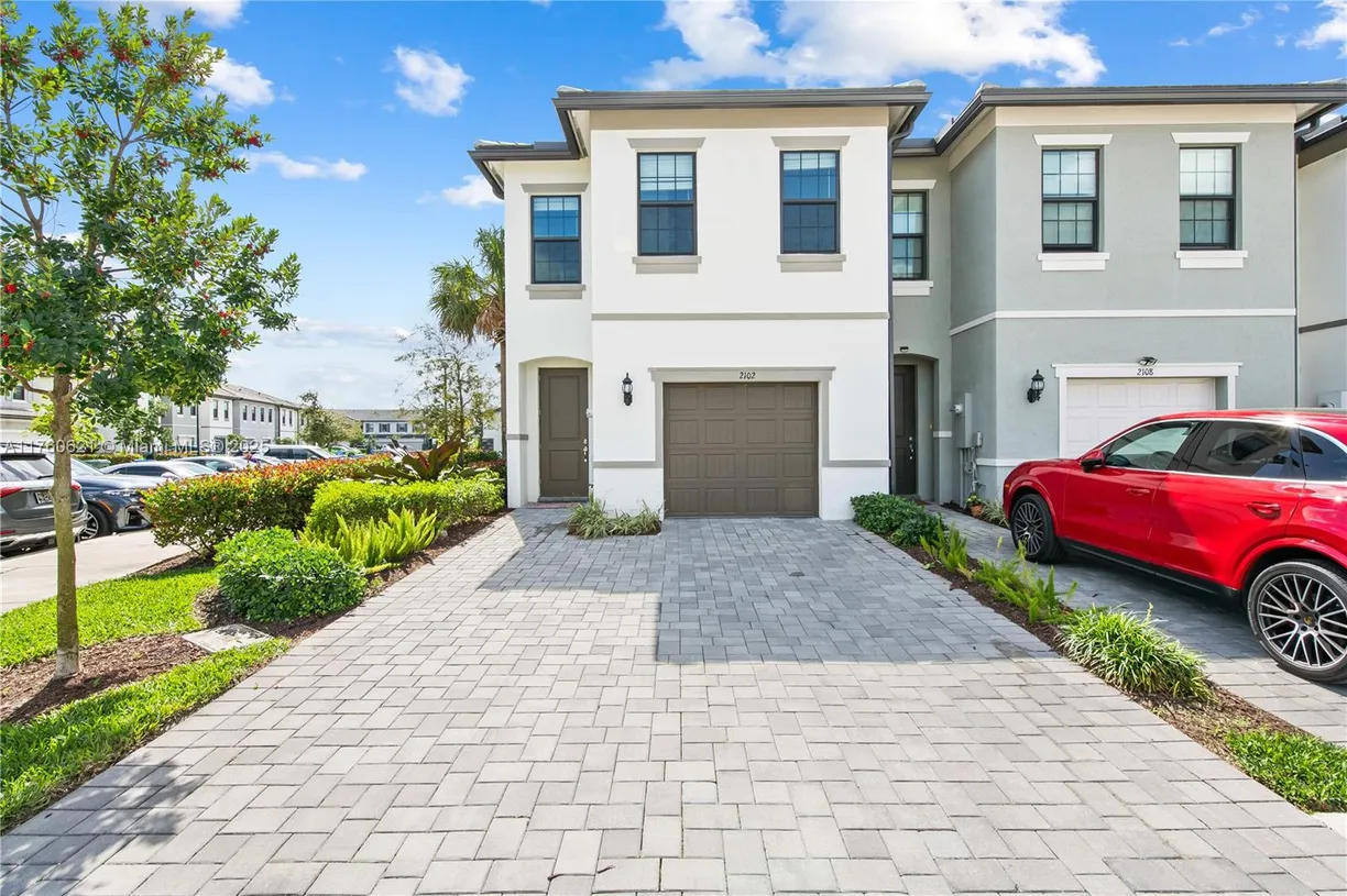 South Florida Real Estate | View 2102 N Appleton Cir N, 2102 | Listing