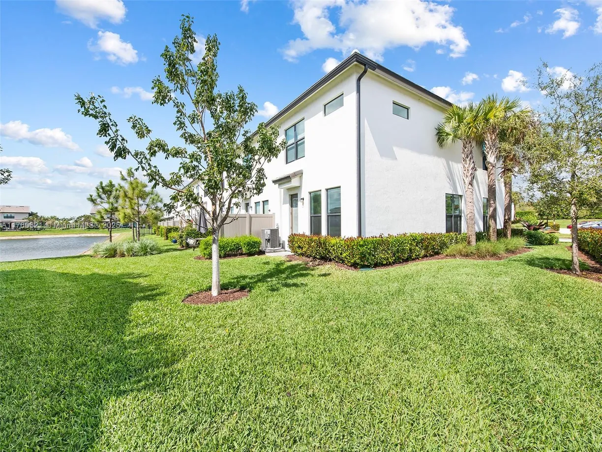 South Florida Real Estate | View 2102 N Appleton Cir N, 2102 | Listing