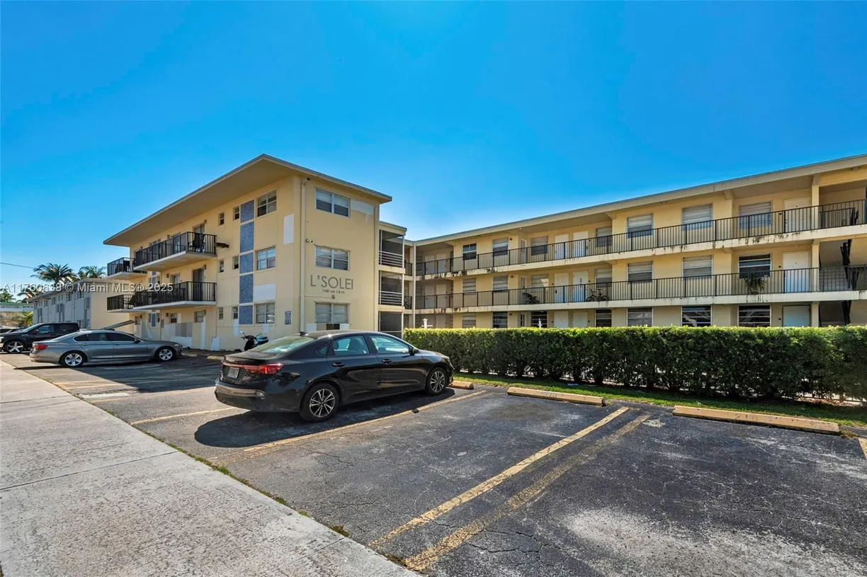 South Florida Real Estate | View 1100 NE 1st Ct, 306 | 1 Bed, 1 Bath