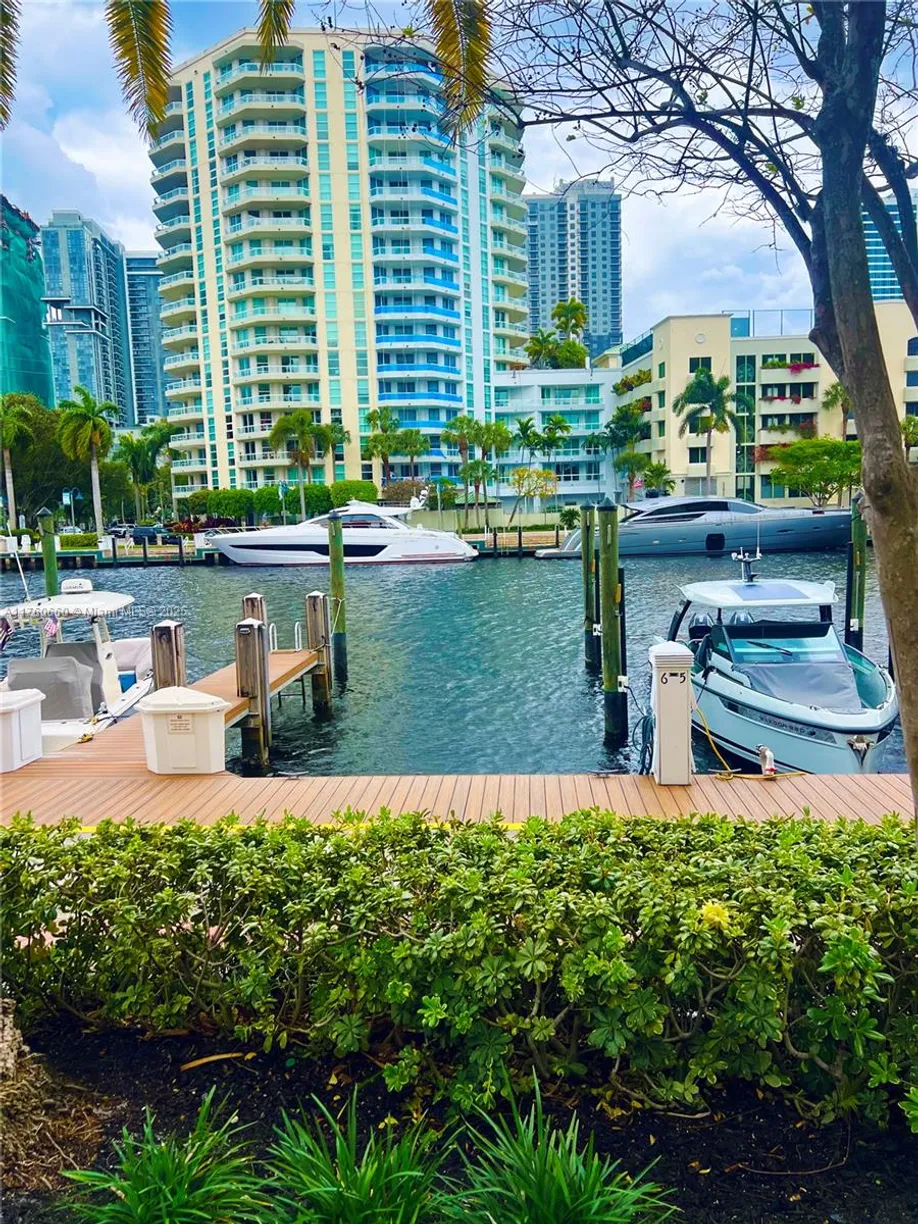 South Florida Real Estate | View 600-610 Las Olas Blvd