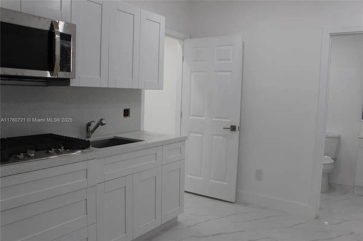 South Florida Real Estate | View 540 E 37th St, 4 | 1 Bed, 1 Bath