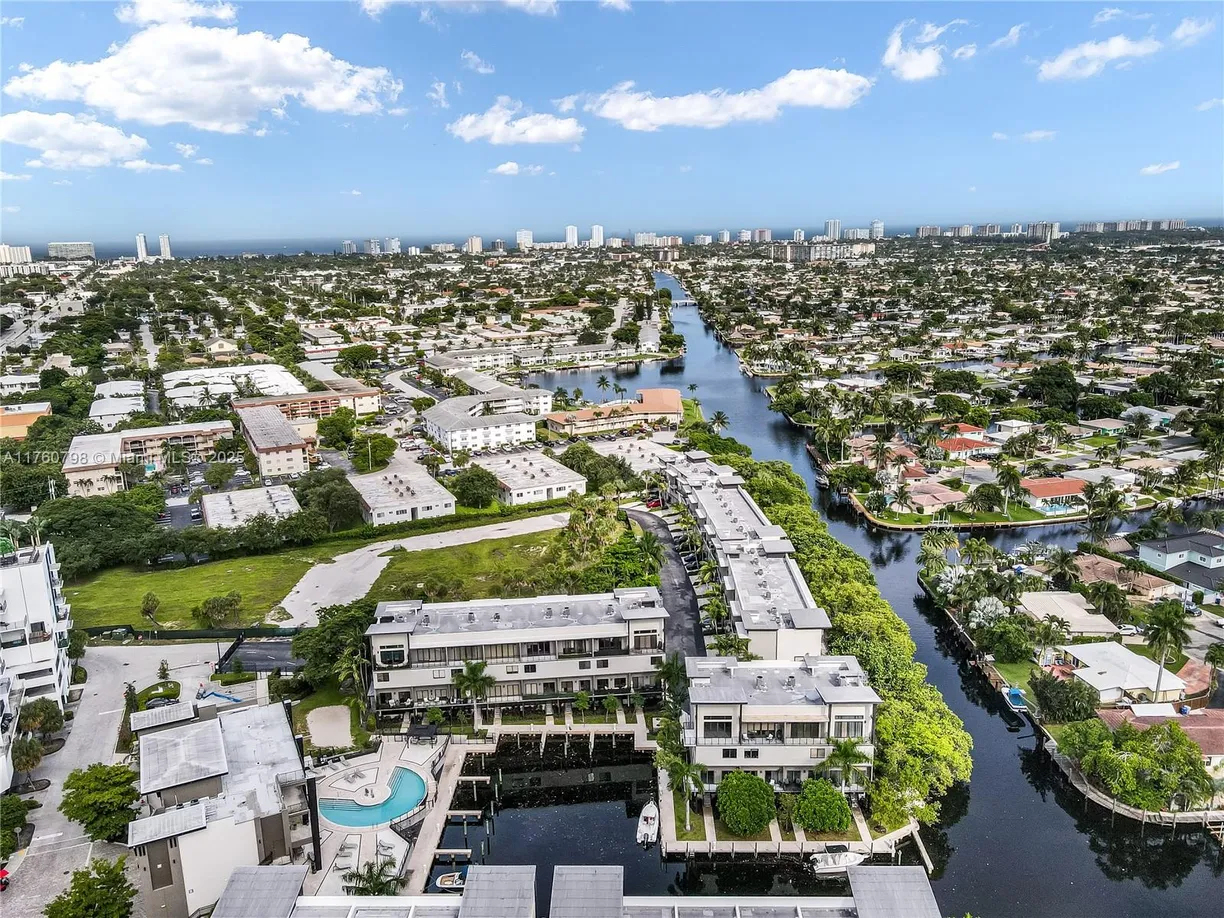 South Florida Real Estate | View 466 SE 1st Cir | Listing