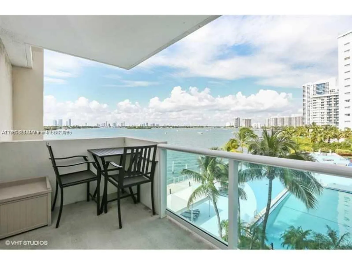 South Florida Real Estate | View 1000 West Ave, 424 | 1 Bed, 1 Bath