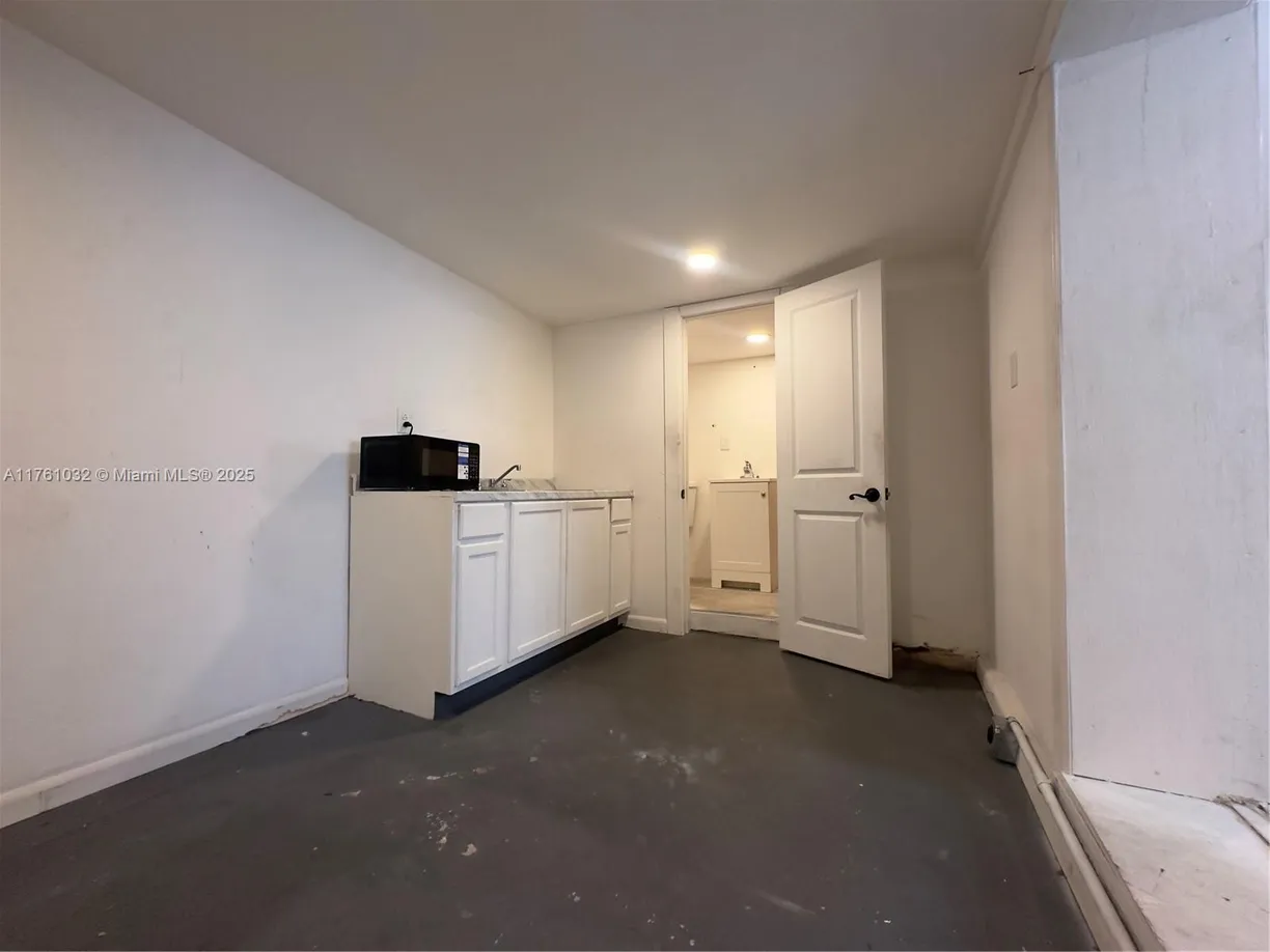 South Florida Real Estate | View 225 NE 56th St, 225-5 | 1 Bed, 1 Bath