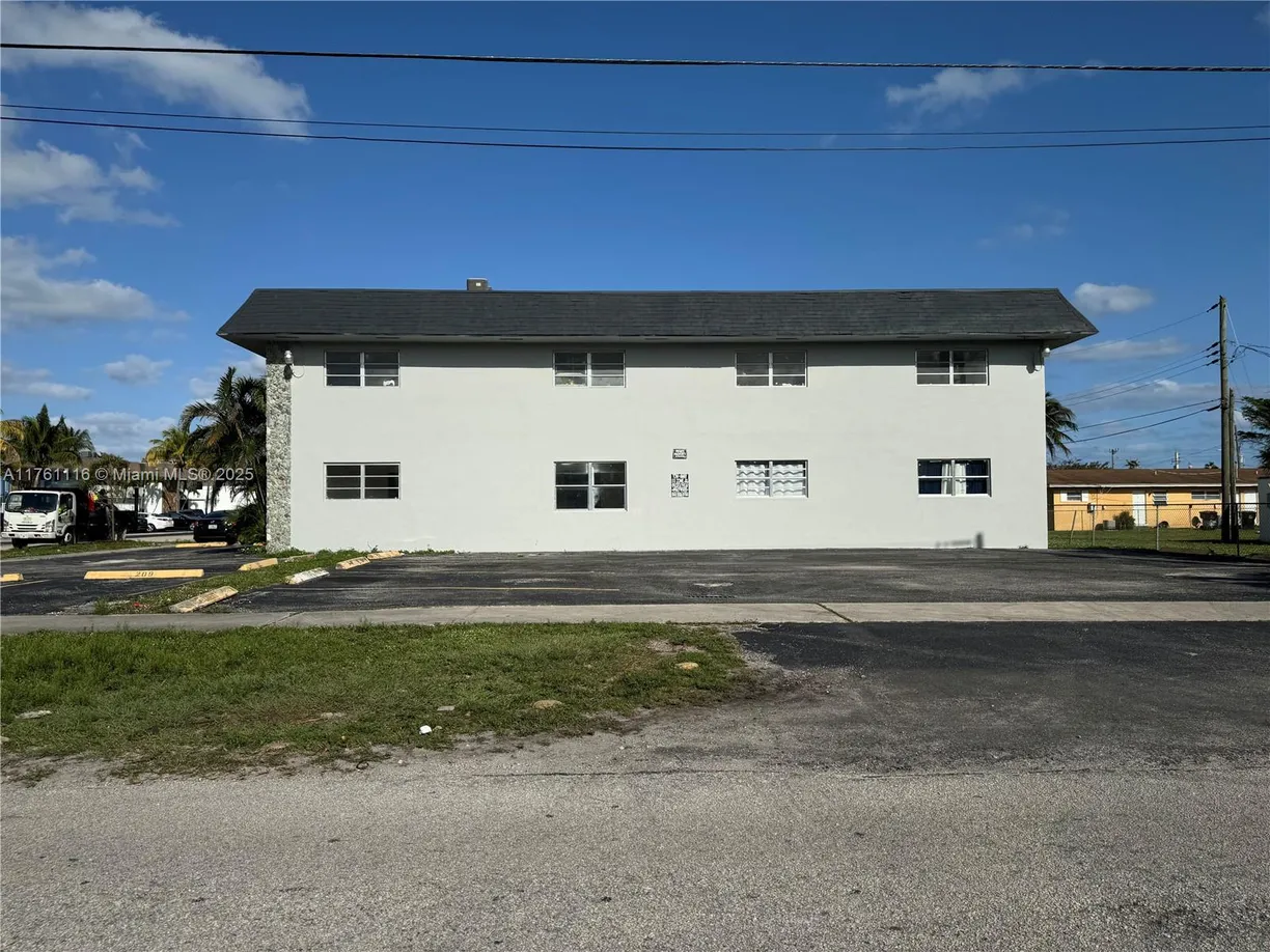 South Florida Real Estate | View 300 NE 1st Ct, 205 | 1 Bed, 1 Bath