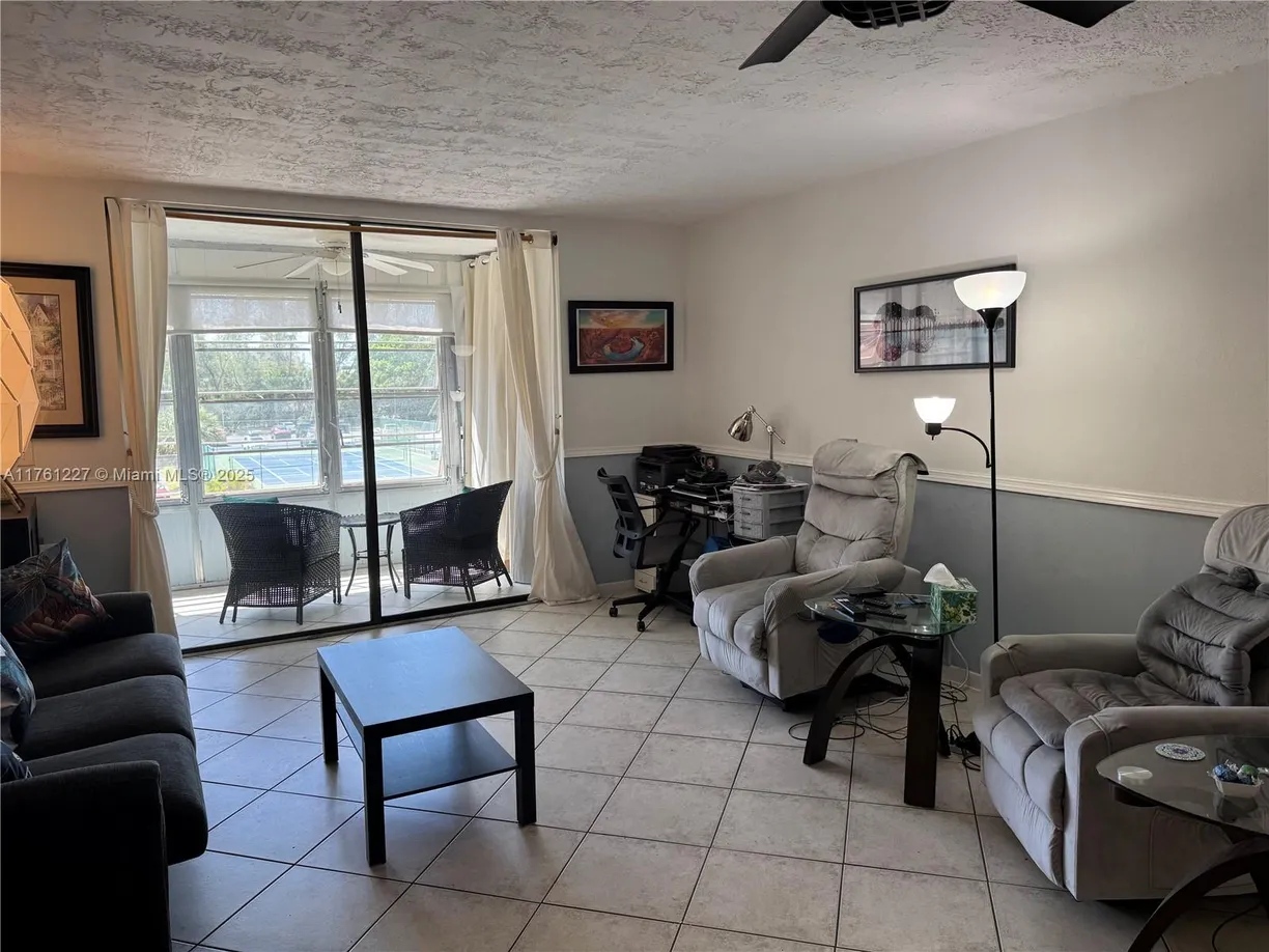 South Florida Real Estate | View 2861 Somerset Dr, 318 | Listing
