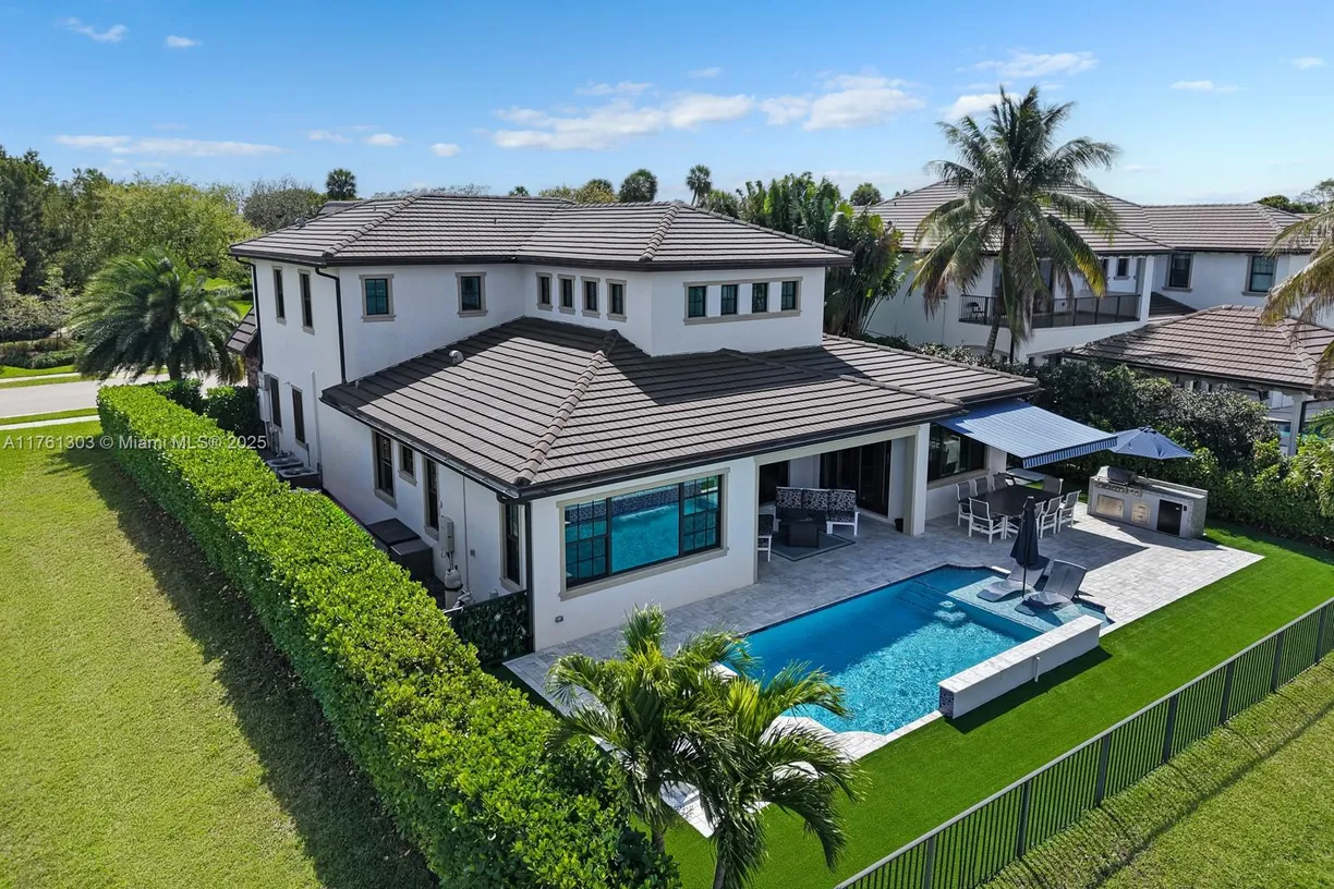 South Florida Real Estate | View 11001 W Watercrest Cir W | Listing