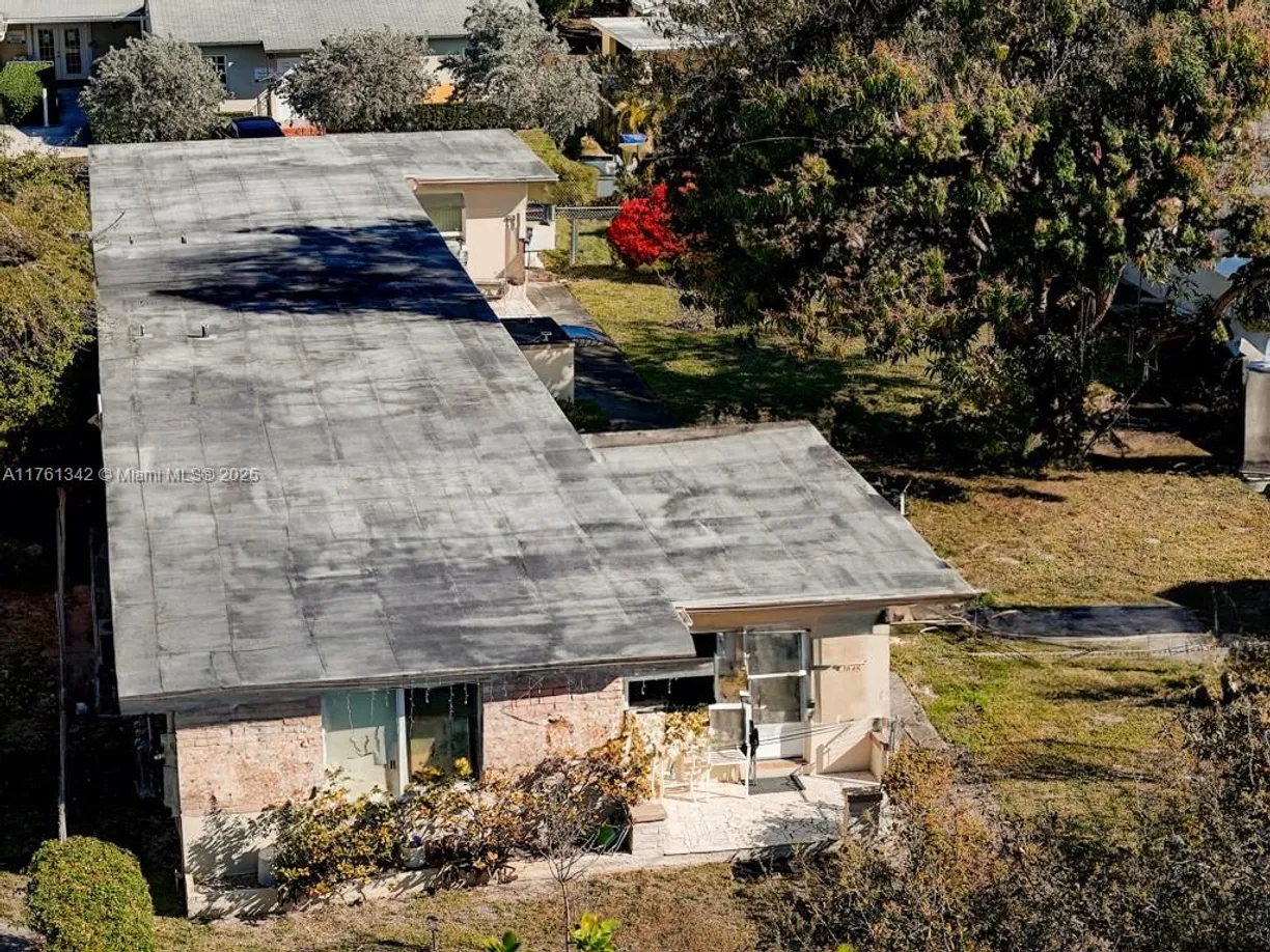 South Florida Real Estate | View 1845 Dixieanna St | Listing