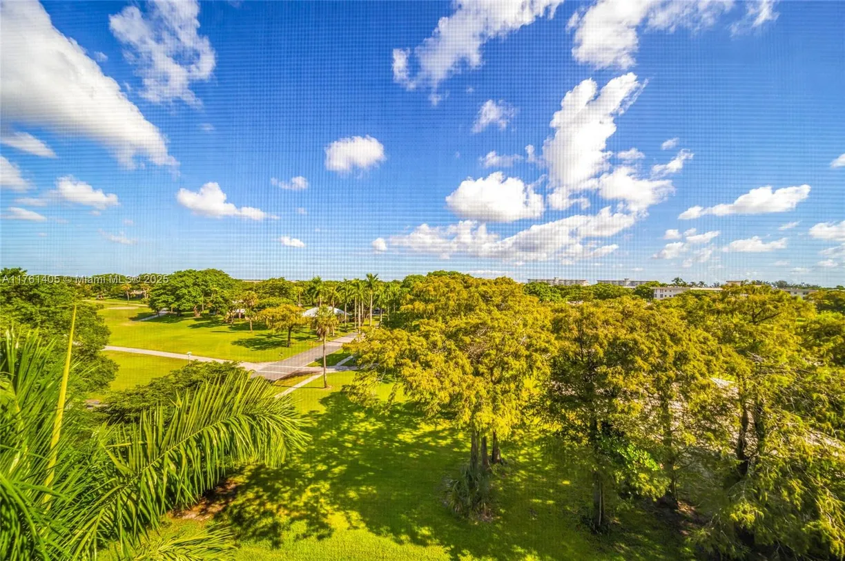South Florida Real Estate | View 3600 Oaks Clubhouse Dr, 501 | 3 Beds, 2 Baths