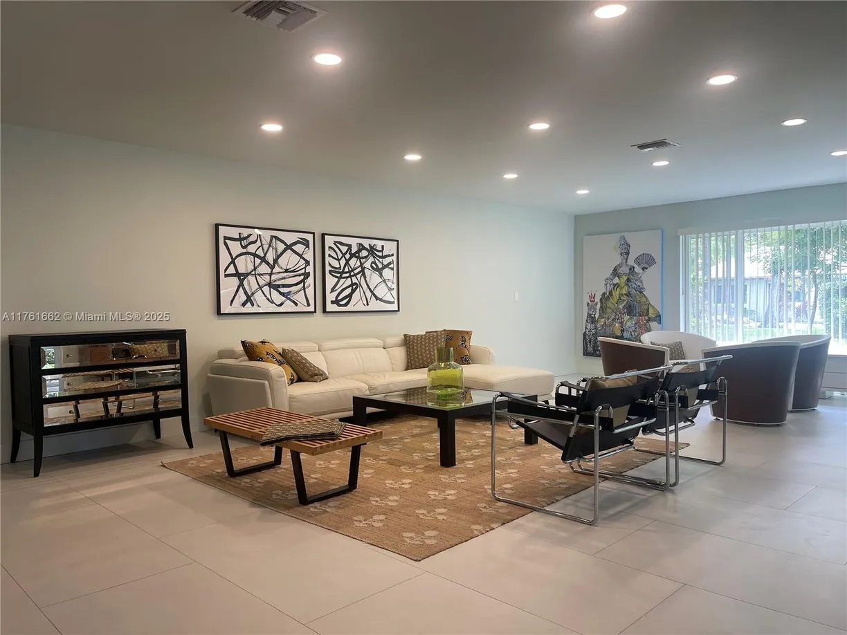 South Florida Real Estate | View 807 E Cypress Ln, V-49 | Listing