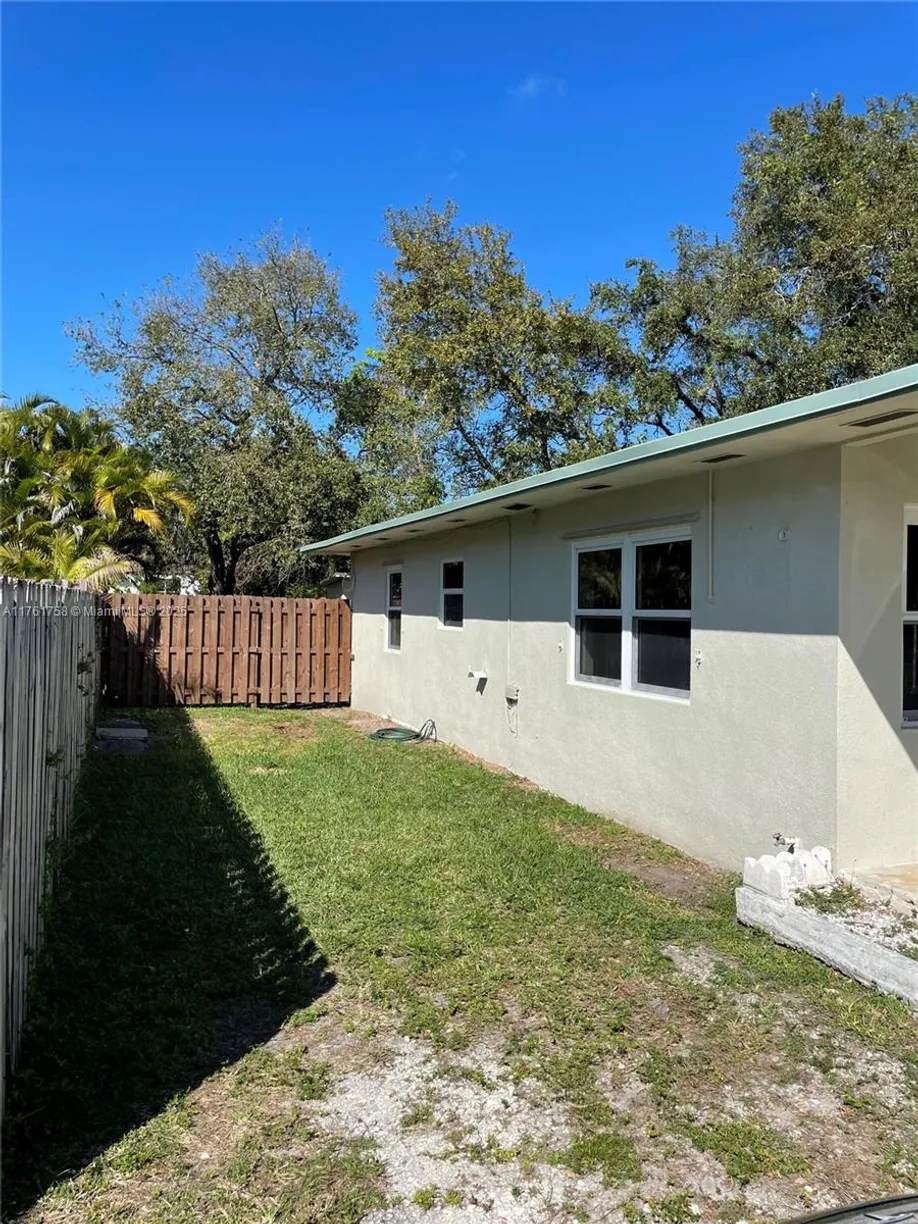 South Florida Real Estate | View 208 SW 2nd Pl | Listing