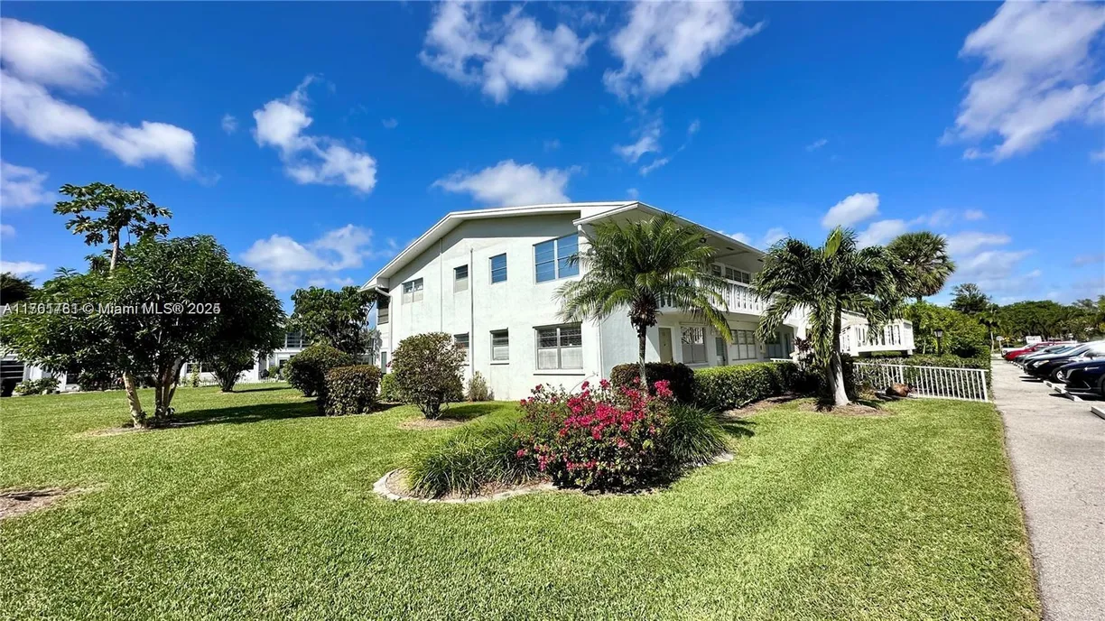 South Florida Real Estate | View 31 Harwood B, 31 | Listing