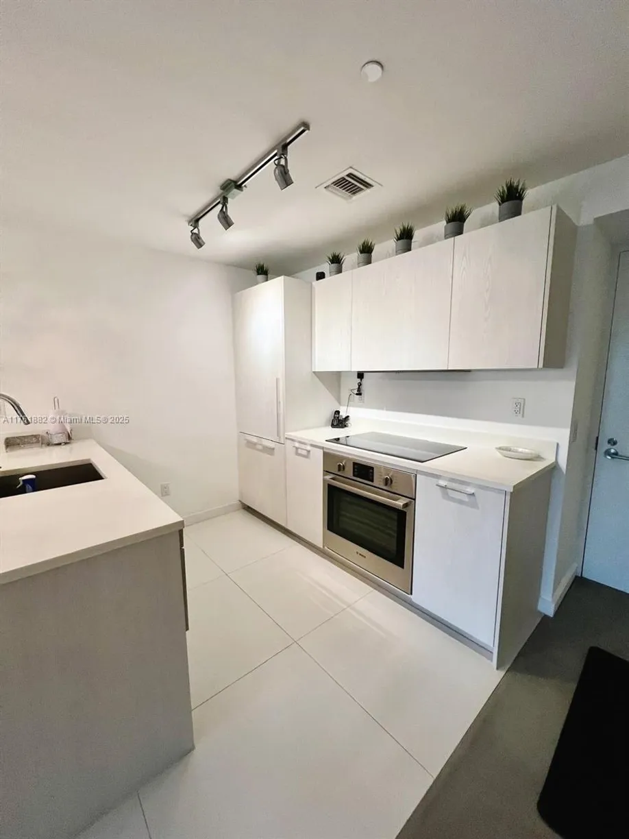 South Florida Real Estate | View  | 1 Bed, 1 Bath