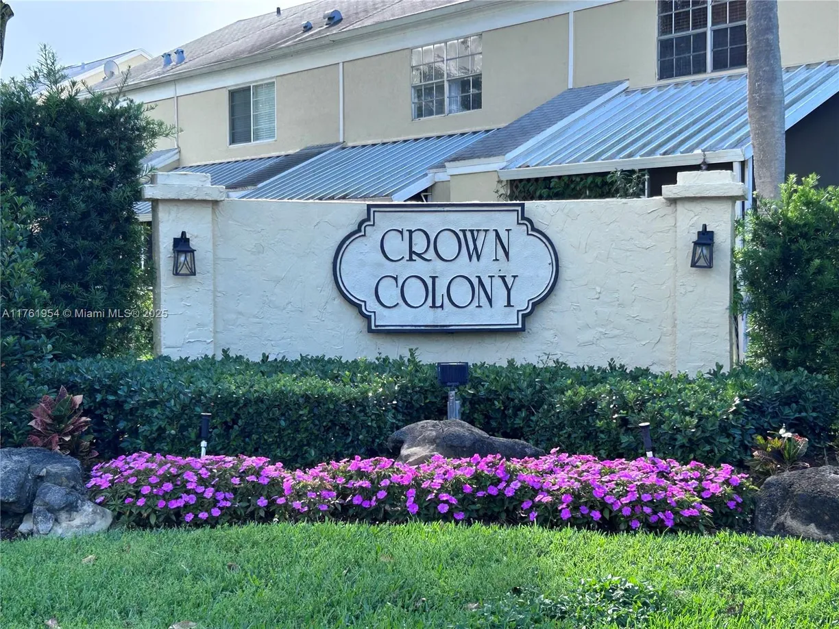 South Florida Real Estate | View 2908 S Edgehill Ln, 2908 | Listing