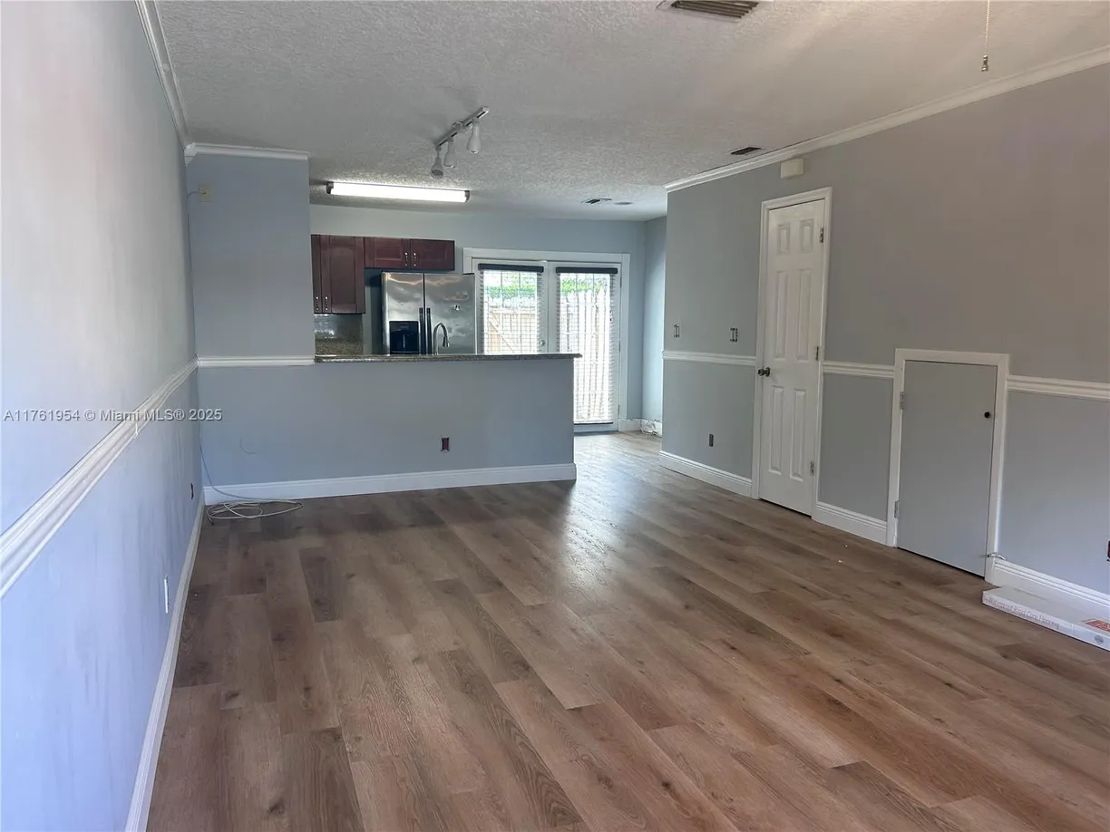 South Florida Real Estate | View 2908 S Edgehill Ln, 2908 | Listing