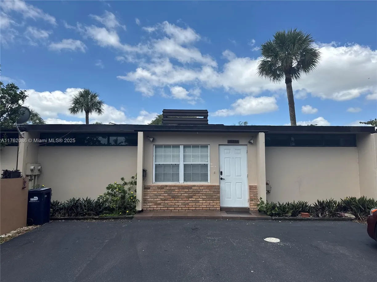 South Florida Real Estate | View 15018 Royal Palm Ct | 2 Beds, 2 Baths